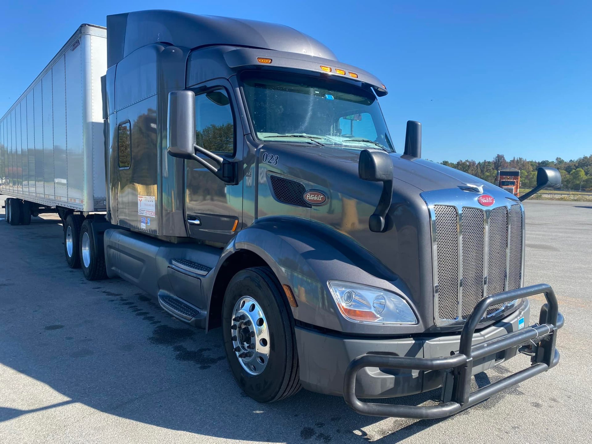 Gray Peterbilt 579 sleeper